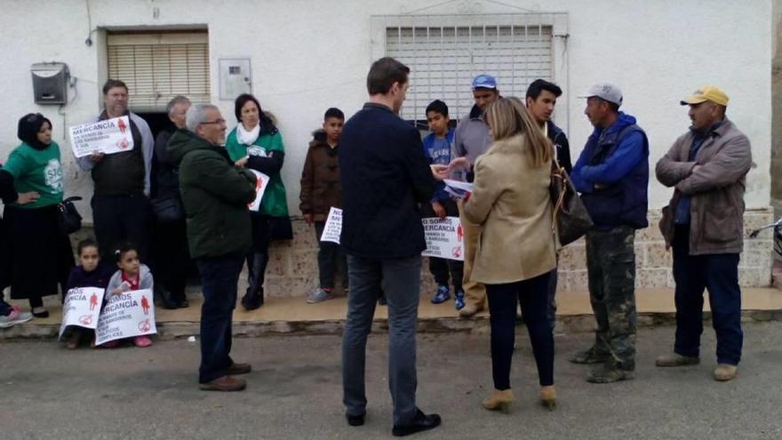 Desahuciada una familia con cinco niños en Roldán