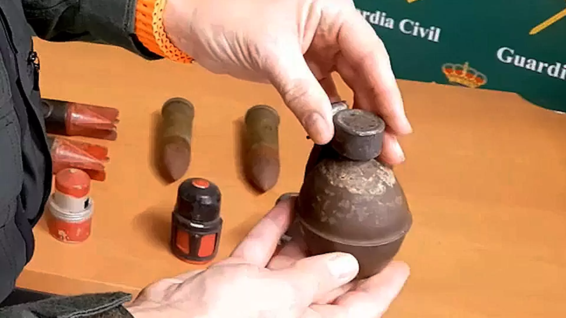 VÍDEO | Así son las granadas y proyectiles anticarro abandonados en el punto verde de Esporles