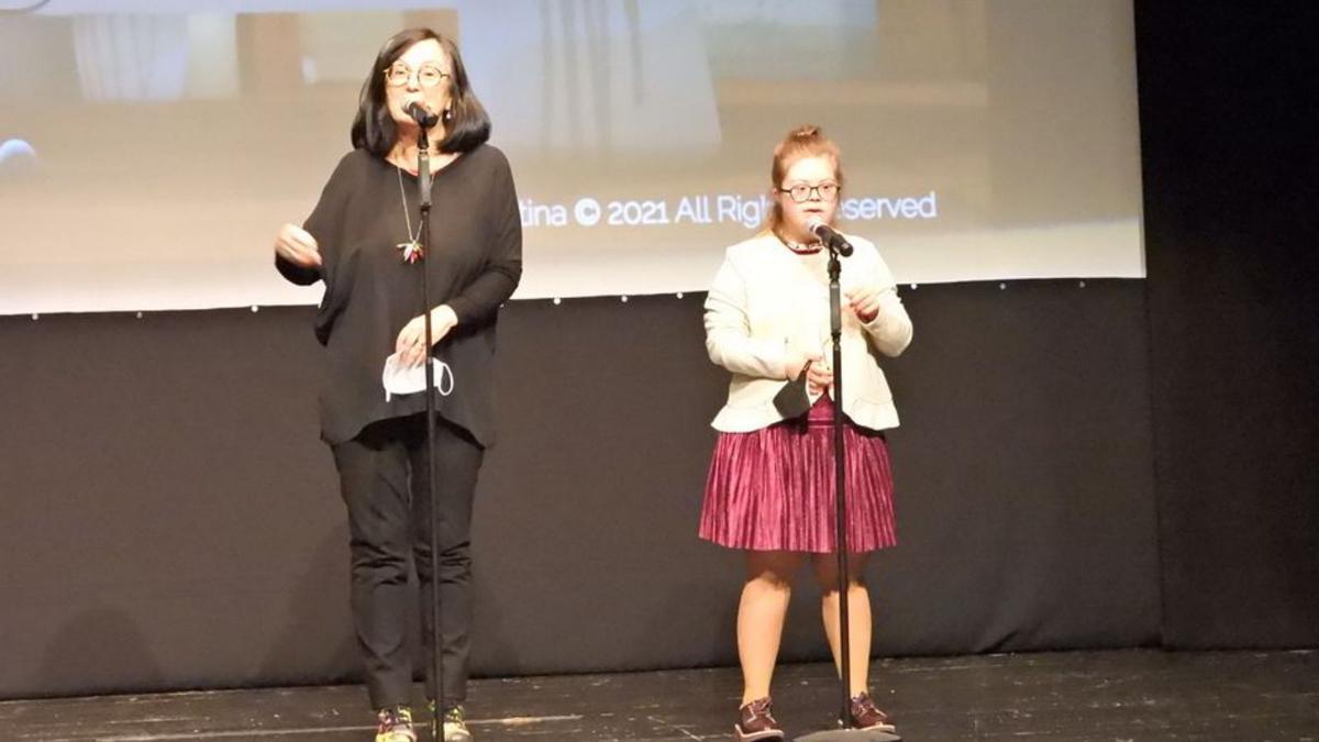 Chelo Loureiro y Lucía Ser, en el Teatro Principal.   | // F. CASANOVA