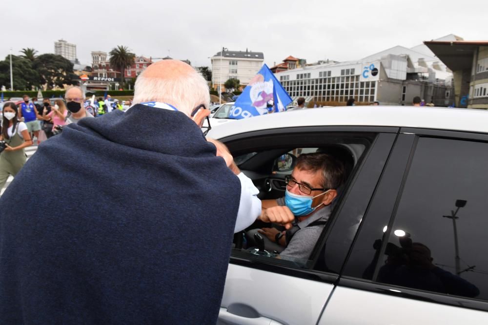 La caravana en defensa del Deportivo colapsó el tráfico en varios puntos de A Coruña.