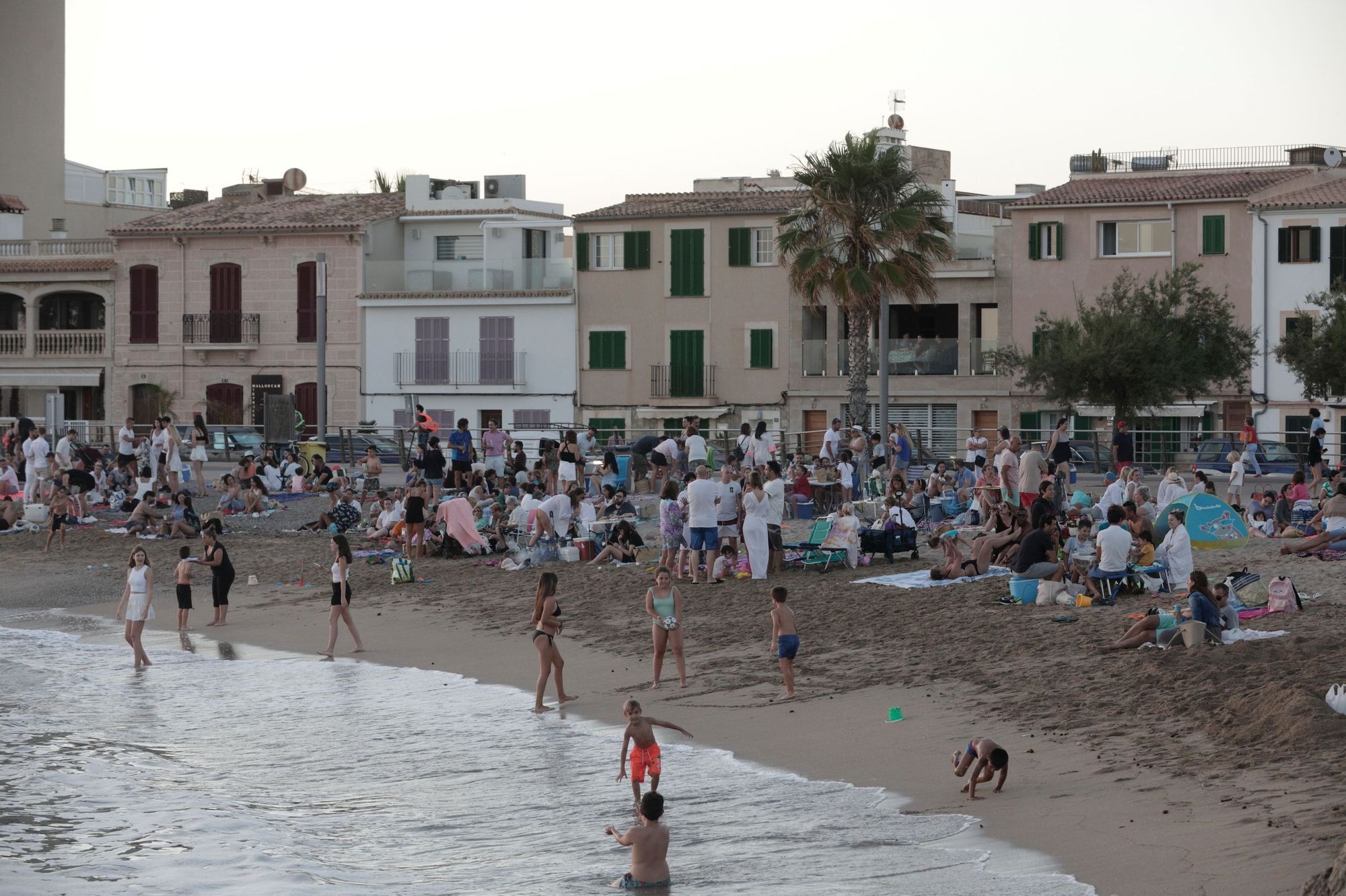 So feierten die Menschen die Johannisnacht am Strand von Palma de Mallorca