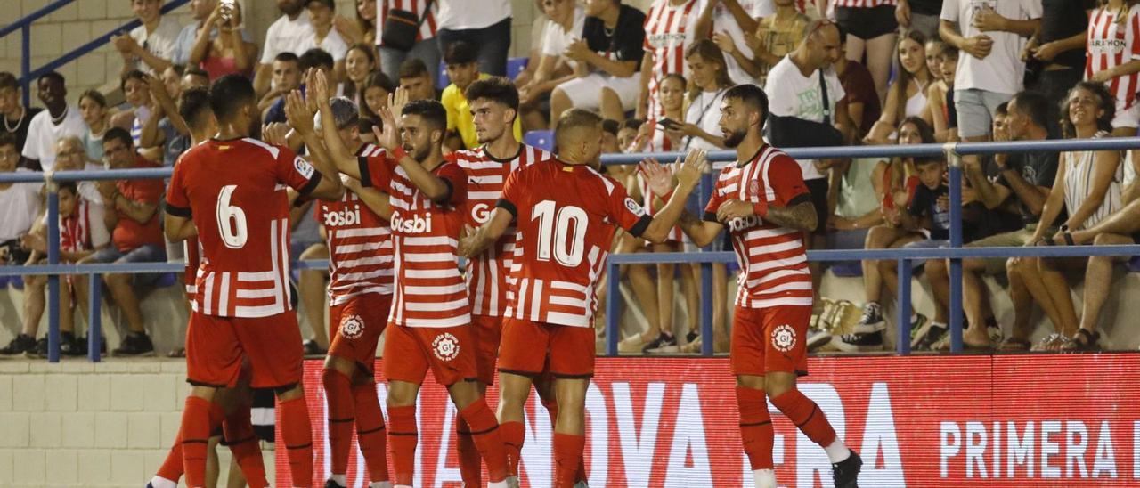 Els jugadors del Girona
celebren el primer gol, obra
de Castellanos.  aniol resclosa