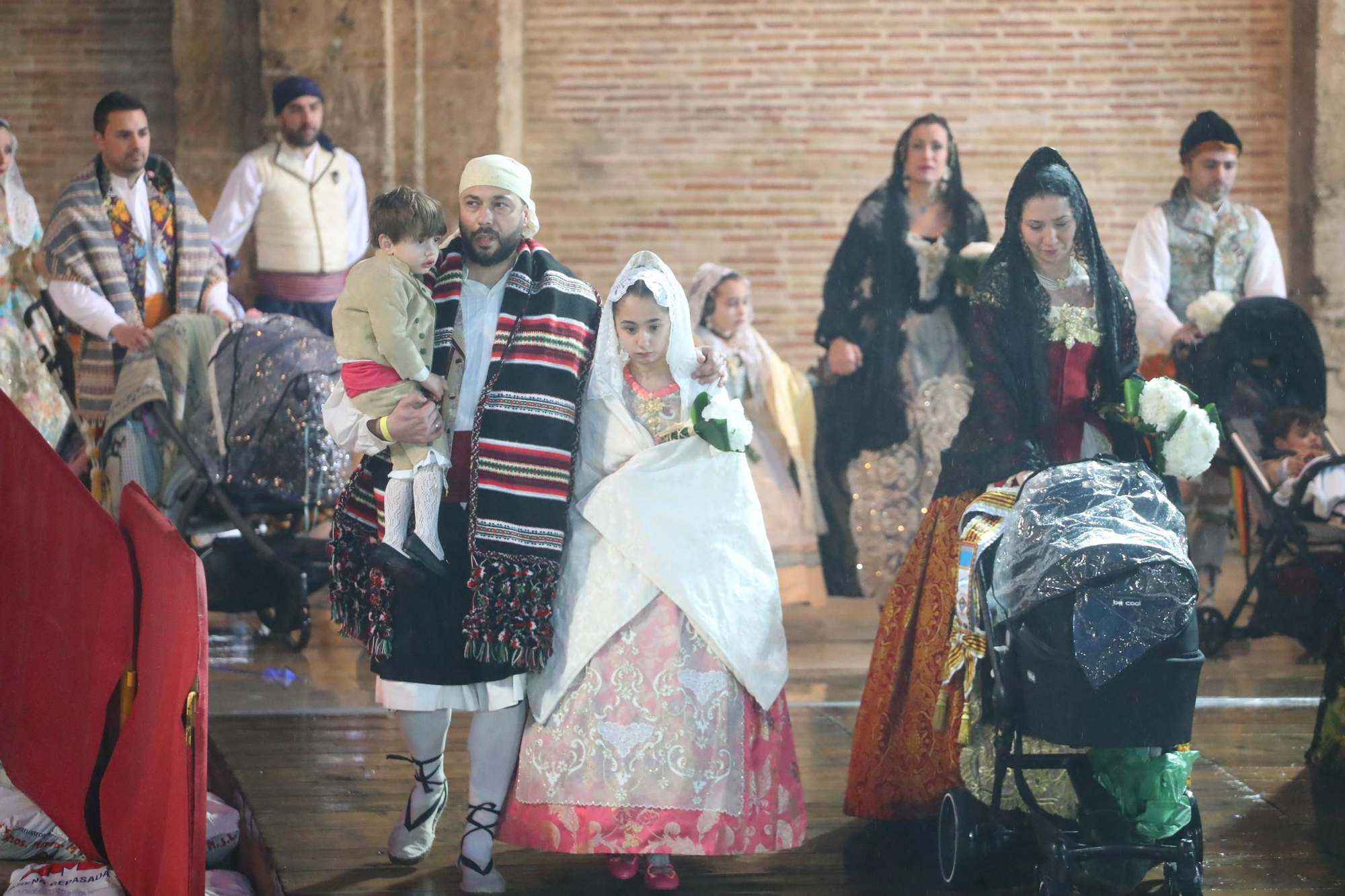 Búscate en el primer día de ofrenda por la calle de la Paz (entre las 19:00 a las 20:00 horas)