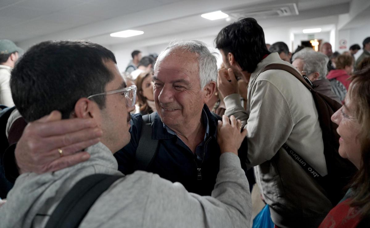 Besos y abrazos a la llegada a Torrejón de Ardoz.