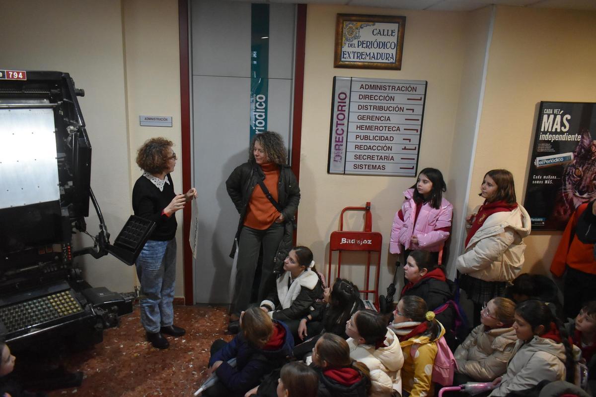Fotogalería | El colegio María Auxiliadora de Cáceres visita El Periódico Extremadura