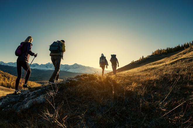 Grupo de excursionistas en la montaña