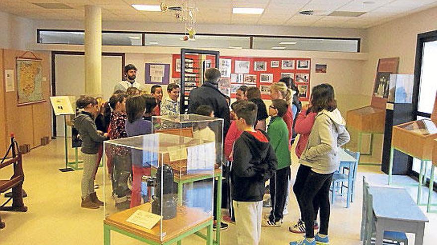 Visita escolar al Arxiu Museu de l´Educació