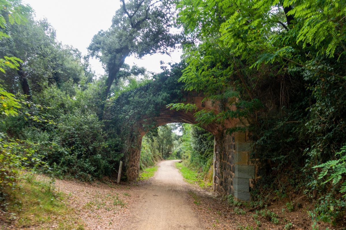 La Vía Verde del Carrilet pasa por los mejores paisajes de Girona