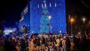 El comercio espera otra Navidad “buenísima”. Ambiente de ayer domingo día 15, con las tiendas abiertas.