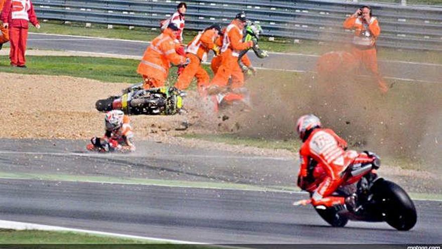 Imágenes de las caídas de Márquez en Mugello, Silverstone y Chang.