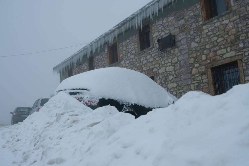 Así se vive el temporal en Pajares