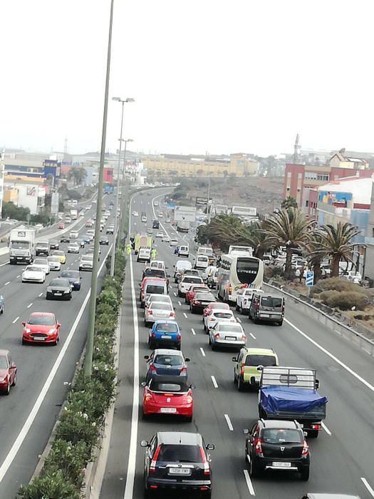 Accidente con vuelco en la GC-1