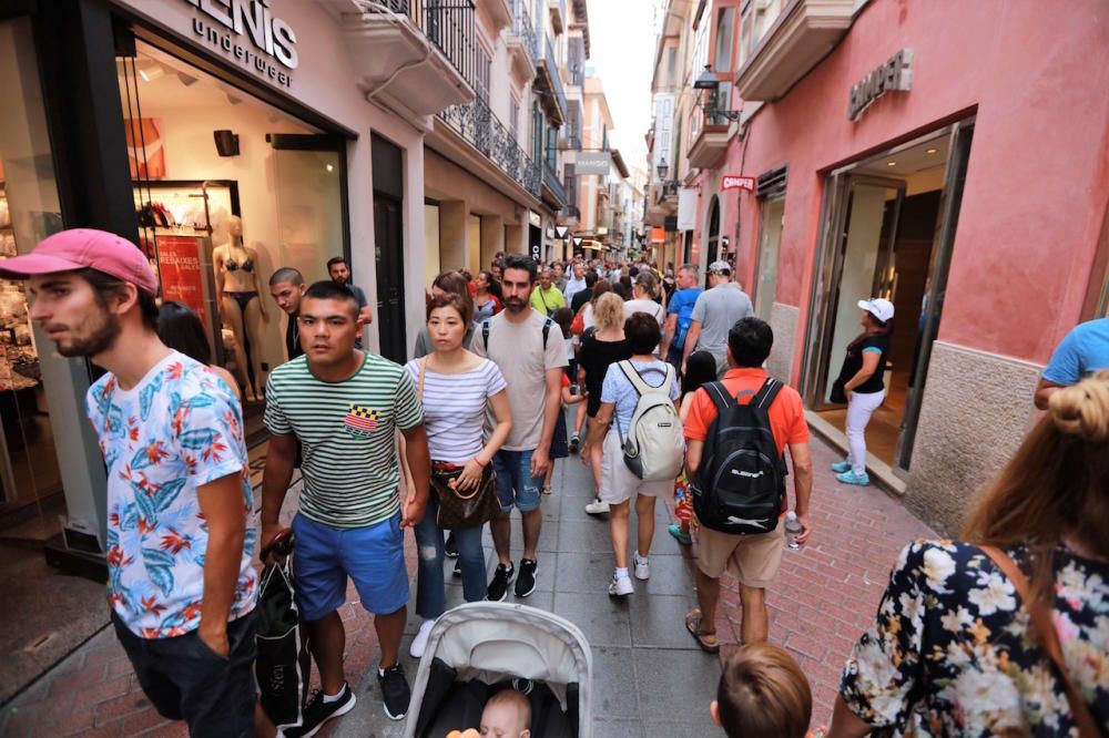 Operación nube: los turistas llenan Palma y atascos en los accesos