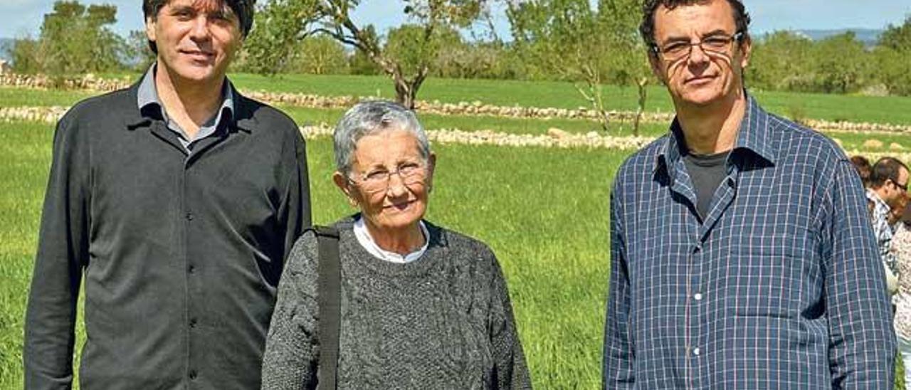 Miquela Bennàssar Obrador (en el centro).