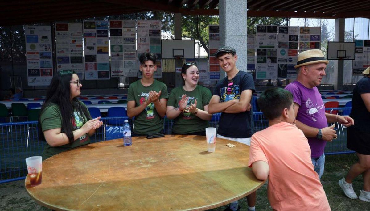 Reparto da comida
do gran xantar.
|