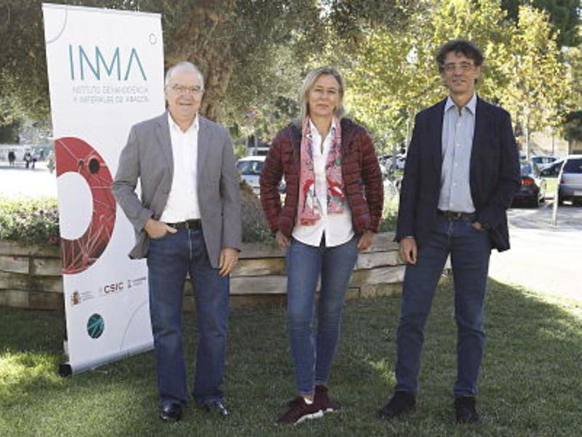 El presidente, Conrado Rillo, la vicedirectora Pilar Pina y el director científico, Luis Moreno.