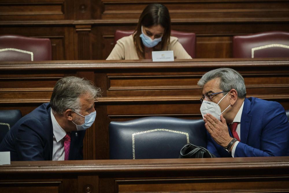 Pleno en el Parlamento de Canarias