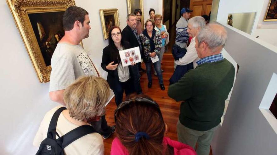 Visita guiada de ayer tarde al museo Quiñones de León. // Marta G. Brea