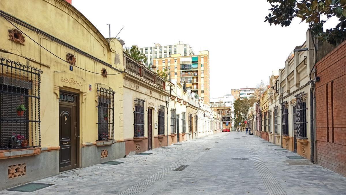 El nuevo aspecto del pasaje de Antoni Gassol  convertido en calle peatonal.