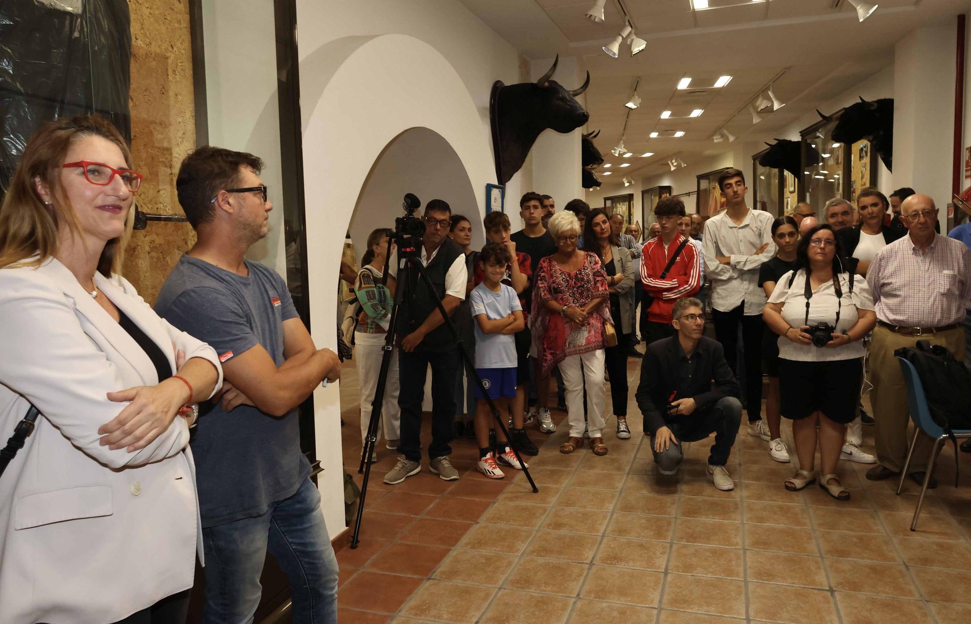 Inauguración de la exposición fotográfica de Manzanares(padre) con la cámara de Perfecto Arjones