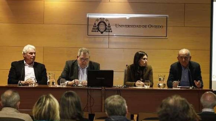 Por la izquierda, Ricardo García, José María Urbano (moderador), Silvia Argüelles y Luis Noguera.