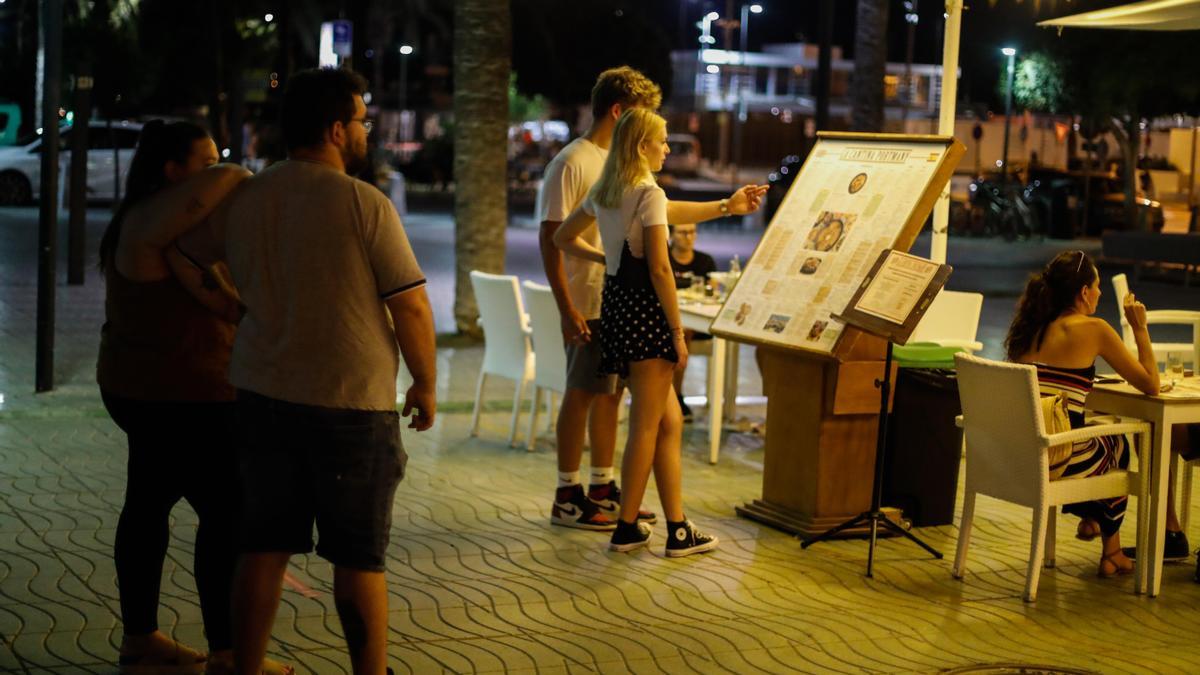 Turistas en Sant Antoni en el verano de 2020.