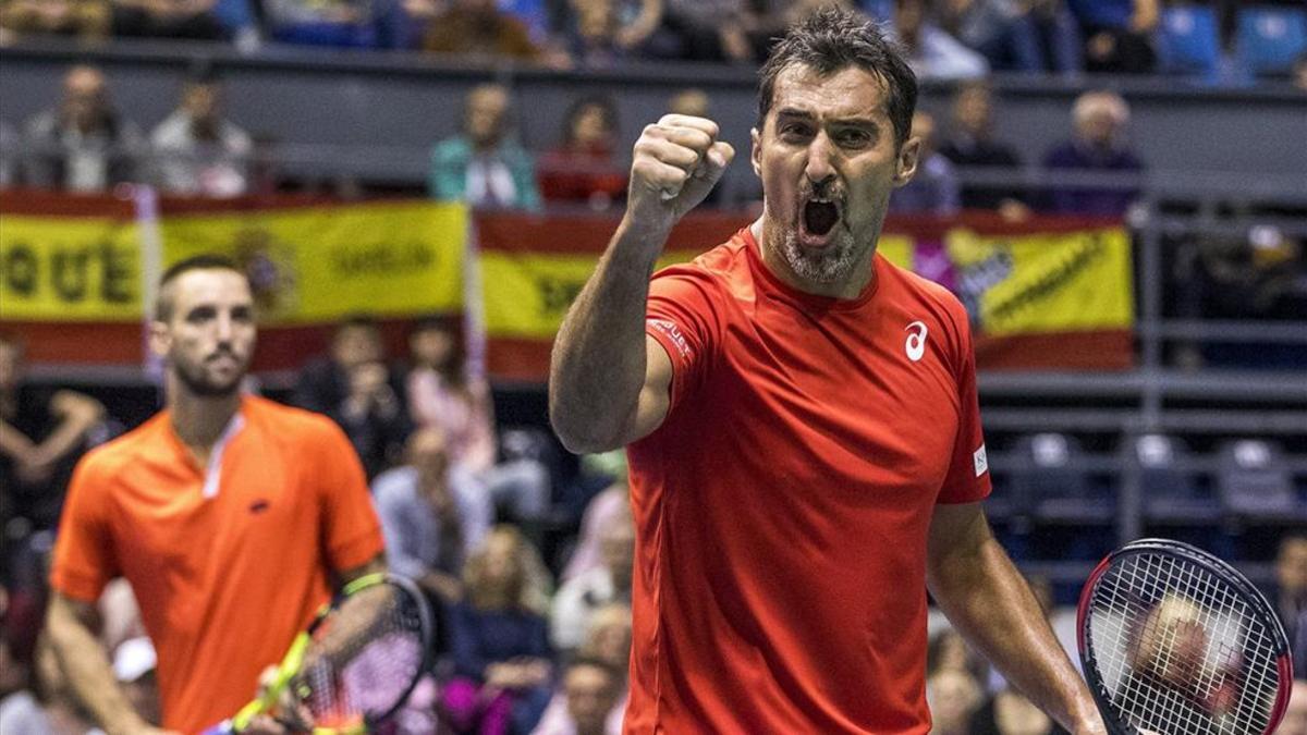 Nenad Zimonjic y Viktor Troicki sellaron el triunfo de Serbia en Belgrado