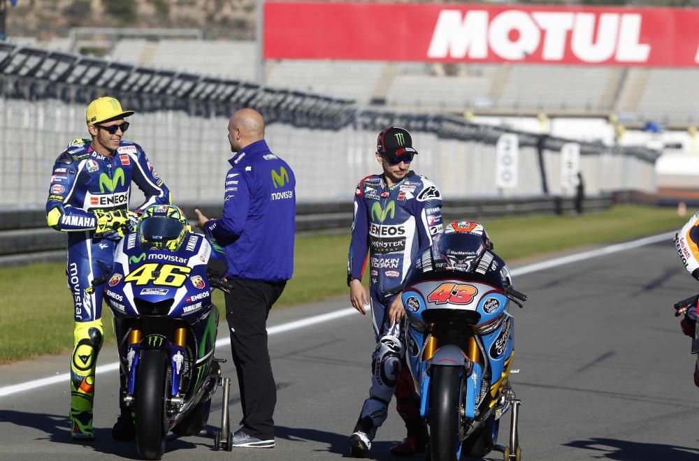 Así se hizo la foto de los nueve gandadores de la temporada en #MotoGP