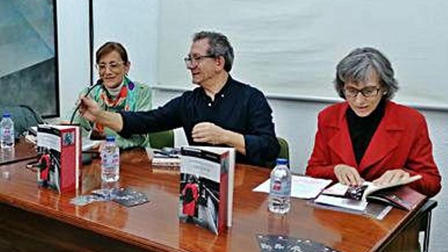 Ramos, junto a Morales y Antón, durante la presentación de la obra.