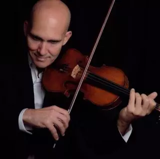 "Con el violín tienes que amoldarte y sacar lo mejor de ti, como en una relación"