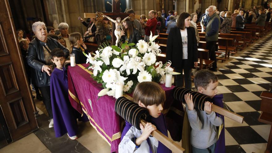 El Viacrucis de los niños adelanta en San José la Semana Santa de Gijón