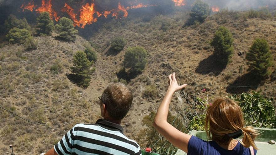 Una imagen de un incendio en los Montes.