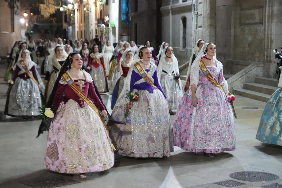 Todas las fotos de la ofrenda del 18 de marzo por la calle San Vicente hasta la 23:30 horas Todas las fotos de la ofrenda del 18 de marzo por la calle San Vicente hasta la 23:30 horas