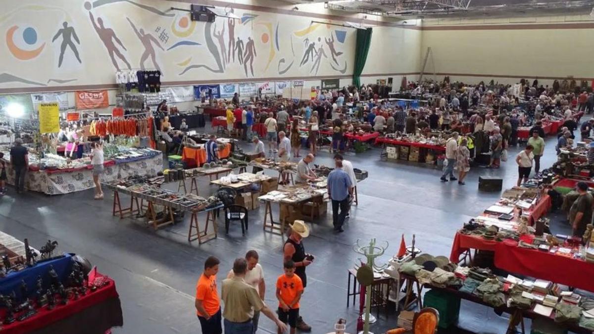 Vista del polideportivo donde se ha celebrado la feria. | ASOCIACIÓN FRENTE DE ARAGÓN