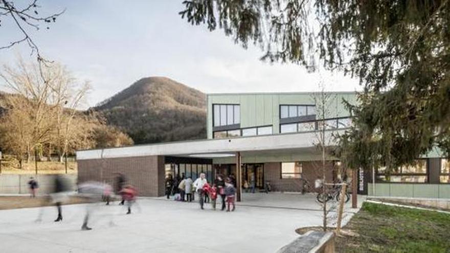 Un poble de la Garrotxa vol repartir energia solar d’una escola entre famílies vulnerables