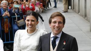 El primer beso de Almeida y Teresa Urquijo como marido y mujer: Estamos muy felices