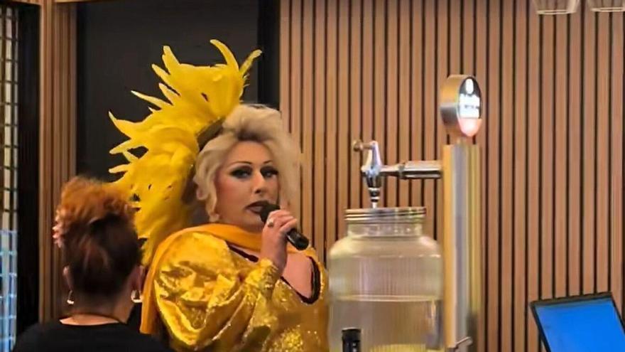 El bingo 'drag' que revoluciona el tardeo en A Coruña: así es el 'Putibingo' de O Temple