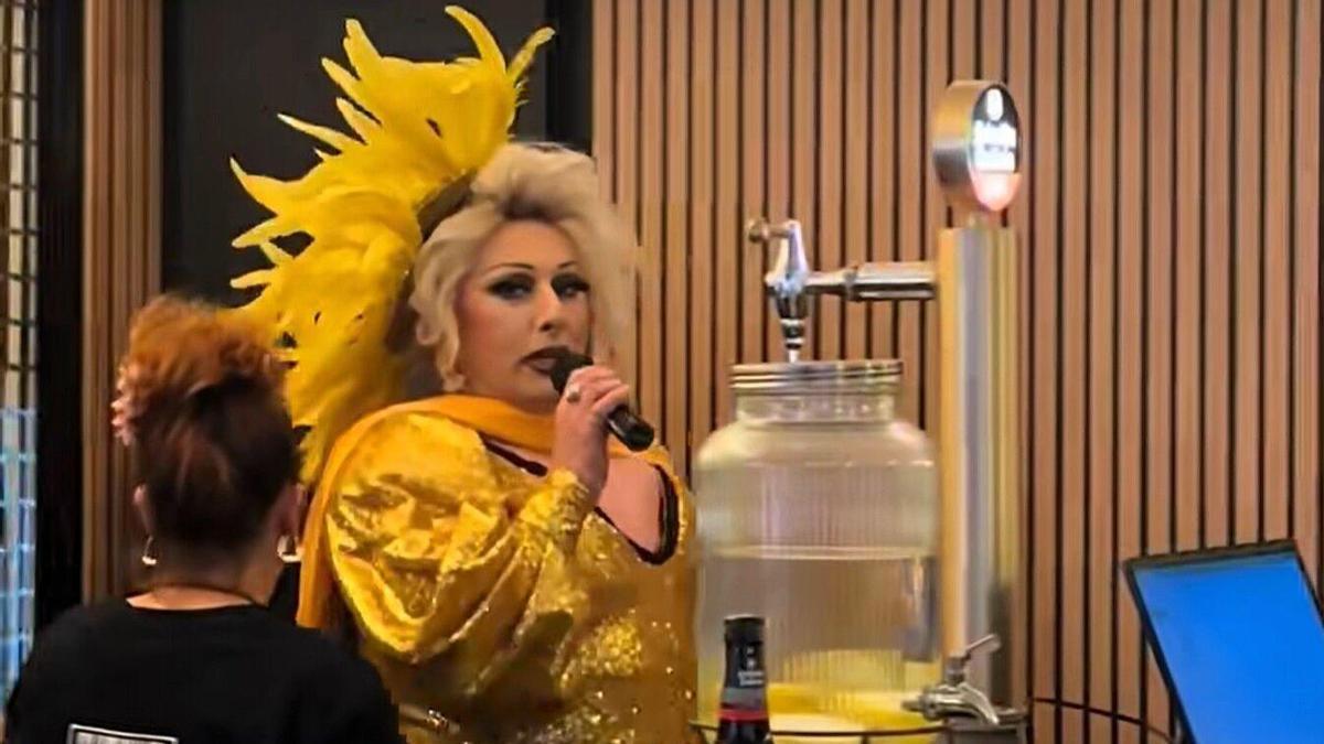 El bingo 'drag' que revoluciona el tardeo en A Coruña: así es el 'Putibingo' de O Temple