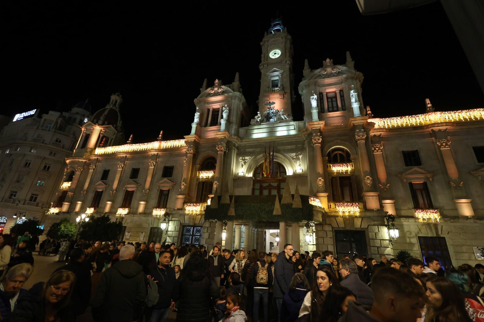 El centro de València, a reventar de gente por la decoración de Navidad