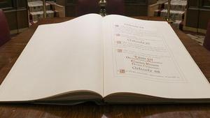 Exemplar de la Constitució de 1978 al Congrés. | MARISCAL / EFE