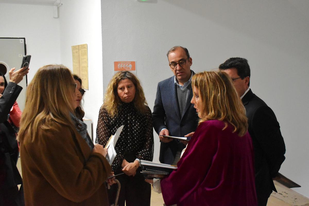 Jacobi Ceballos y Rafa Mateos, con María José Saavedra.