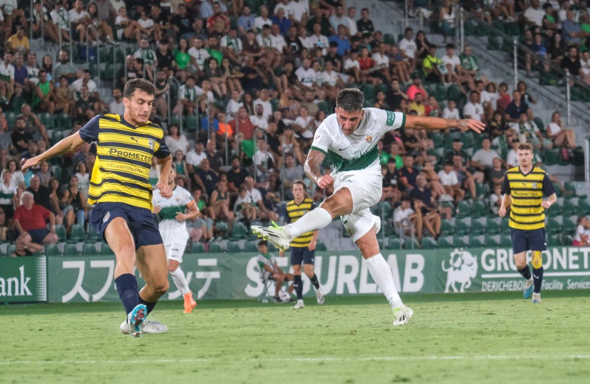 Las mejores imágenes del Elche CF - Parma Calcio 1913 del trofeo "Festa d´Elx"