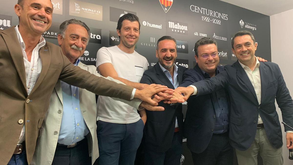 La directiva del Castellón, en la sala de prensa de Castalia.