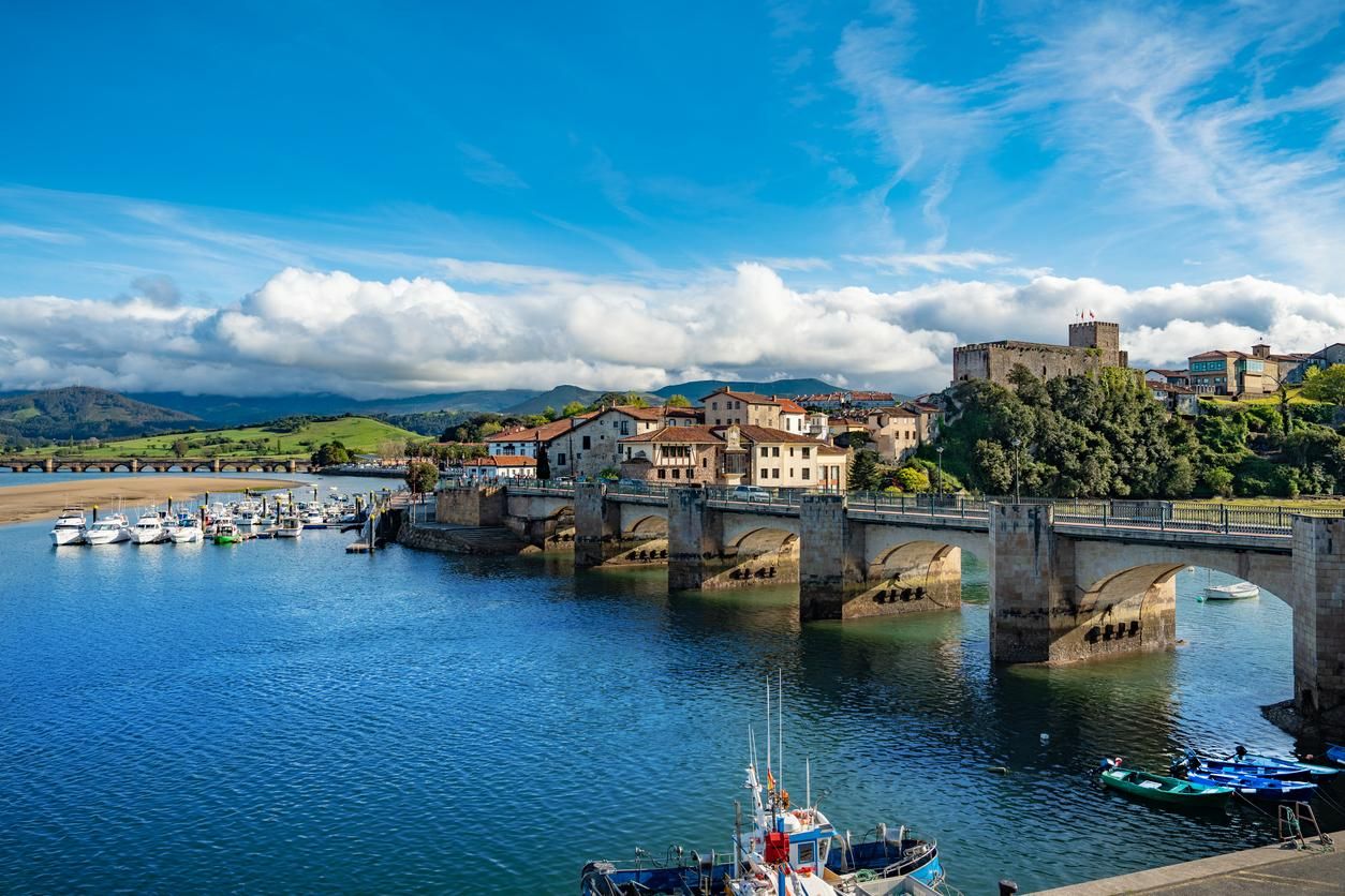 El pintoresco pueblo cántabro de San Vicente de la Barquera