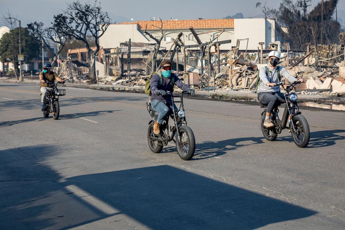 Devastación en las calles de Los Ángeles tras el fuego