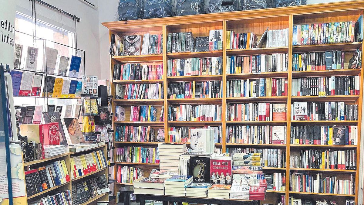 Interior de la librería Atenea, en Zafra (Badajoz).