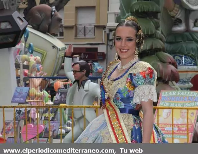 Las reinas falleras de Burriana visitan los monumentos