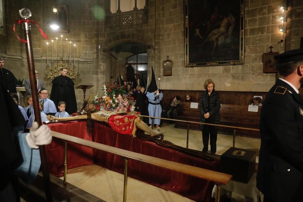 Jueves Santo en Palma: La Reina Sofía espera en la Sang la salida del Crist