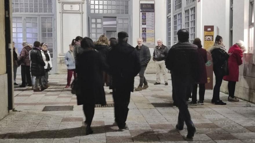 El Gran Teatro Reina Sofía de Benavente &quot;se cuela&quot; en el rodaje del cortometraje &quot;The End&quot;