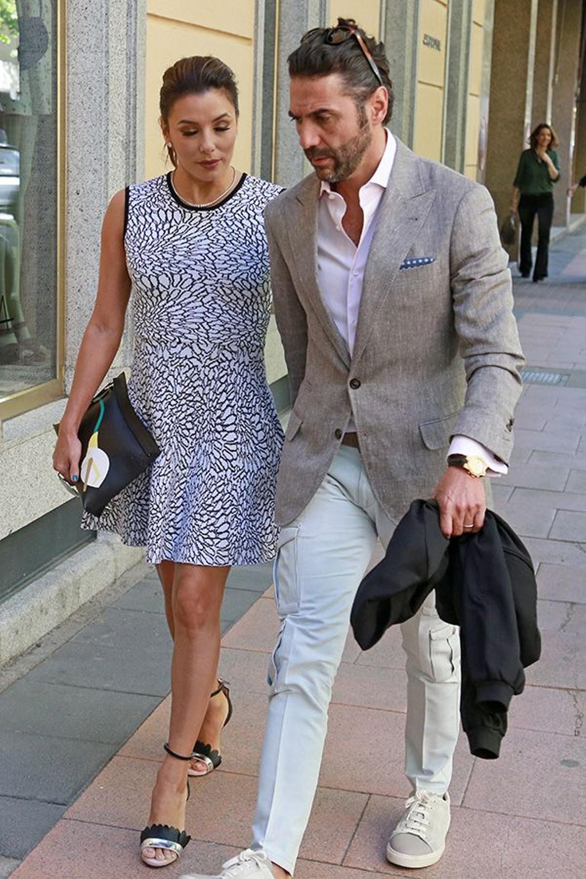 Eva Longoria y José Bastón pasean por Madrid